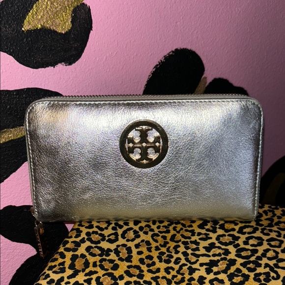 Tory Burch Handbags - Tory Burch Metallic Silver Wallet